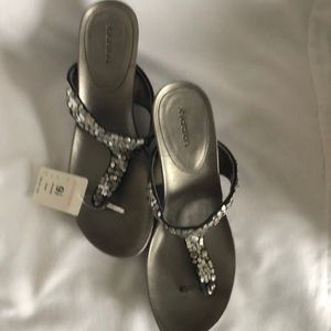xhilaration ladies sequined sandal Size 9.5.  Silver and black.